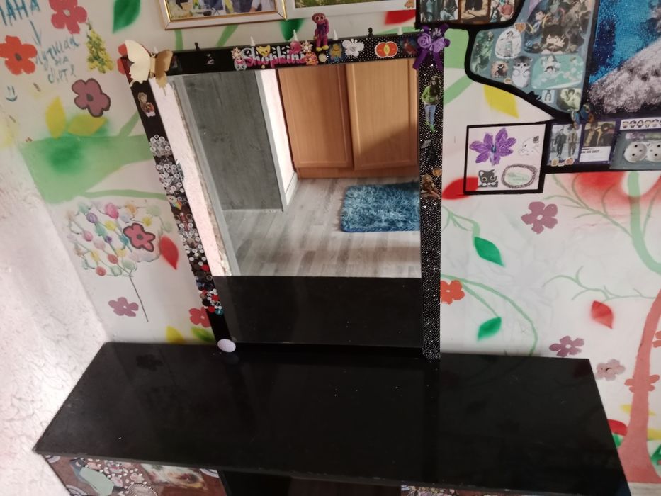 Продам шкафчик с зеркалом
