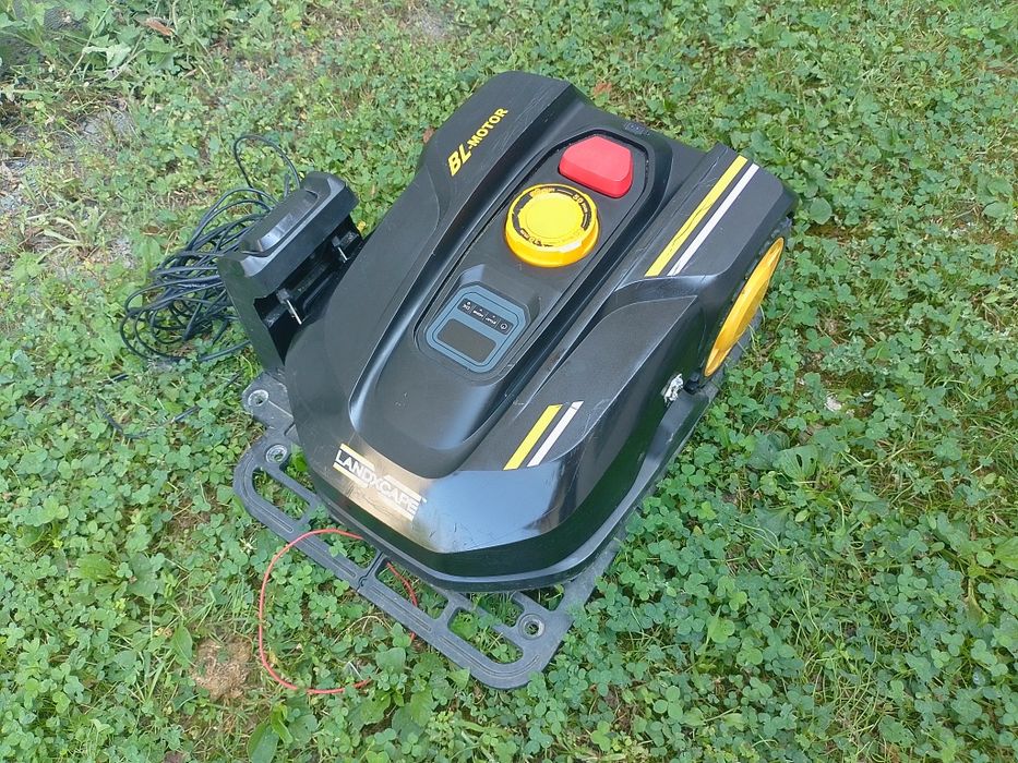 Vând robot de tuns gazonul adus din Germania