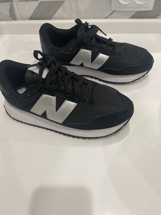 Кроссовки черные