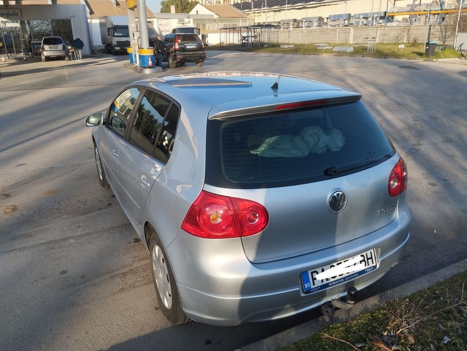 Продавам Голф 5 2.0tdi