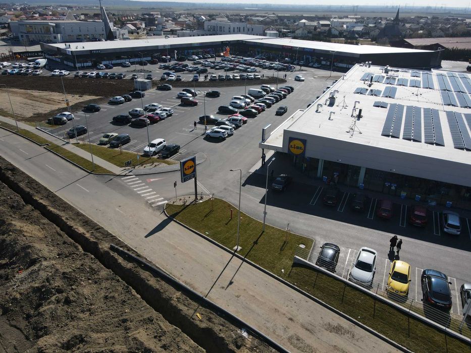 Inchiriem spatiu comercial 1166 mp Funshop Park Arad