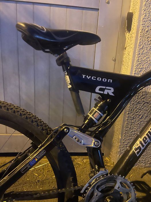 Bicicleta full suspension