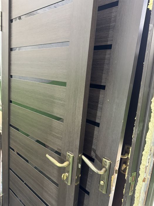 Есік сатылады срочно!!