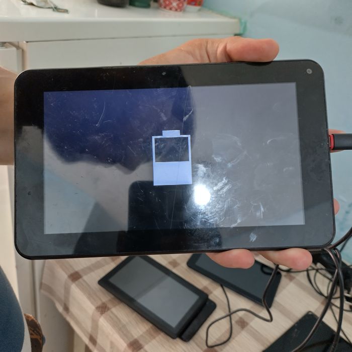 Vând laptopuri plus tablete