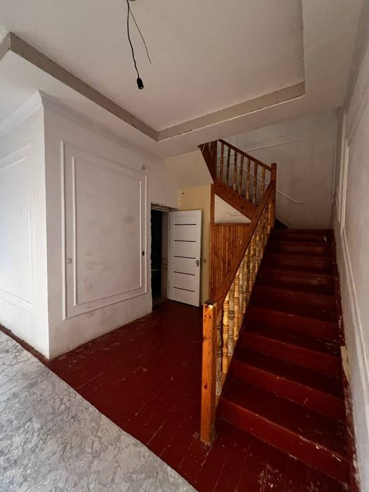 Жаи сатылады. Адрес жузим бак
10 хана
12 соток 
70% ремонт питкен 
Нег