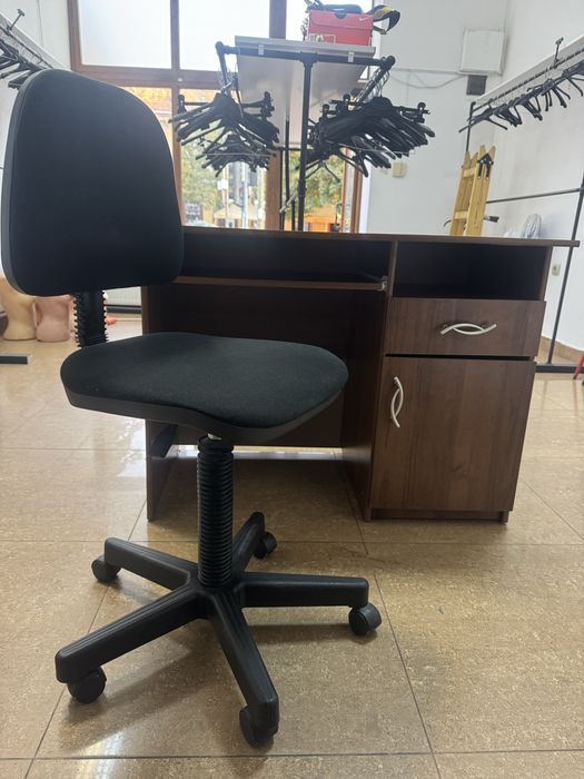 Birou cu scaun inclus