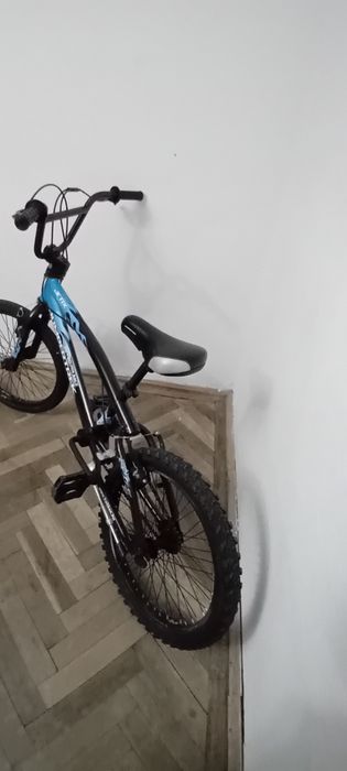 Vând bicicleta bmx jumpertrek