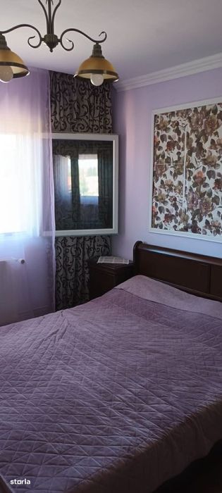 Apartament de 3 camere zona BARTOLOMEU,