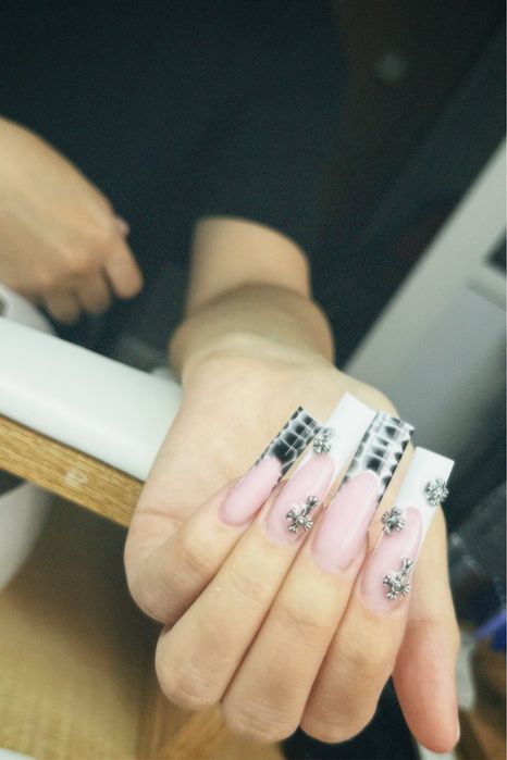 Маникюр, наращивание, педикюр