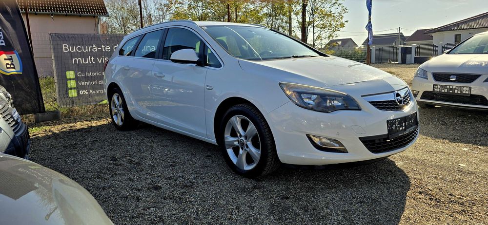 Opel Astra J an 2012 motor 1700 cm3 diesel euro 5 aer conditionat carte service