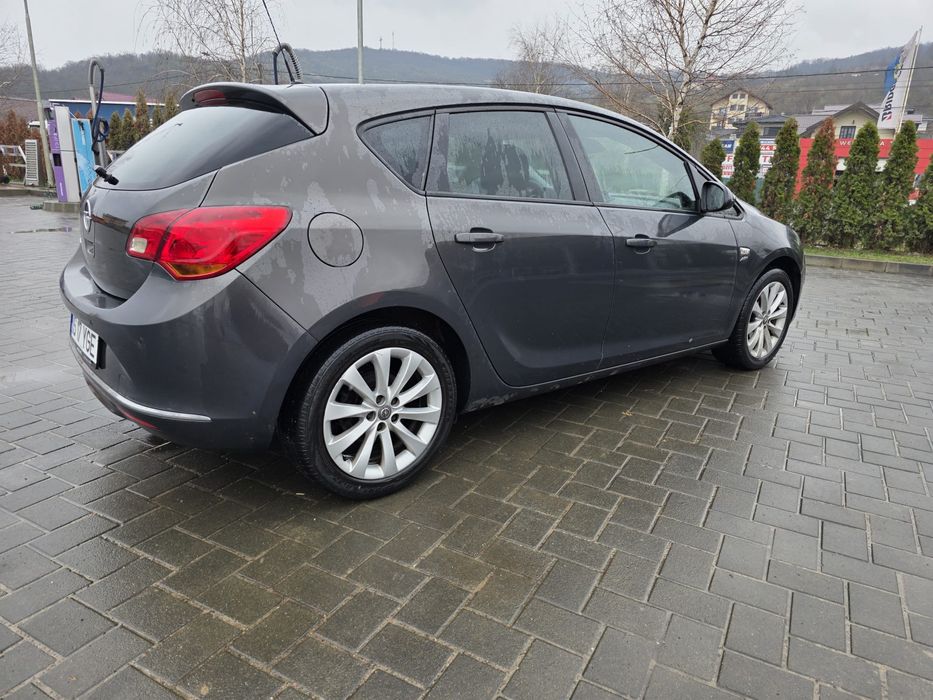 Opel astra j 2013