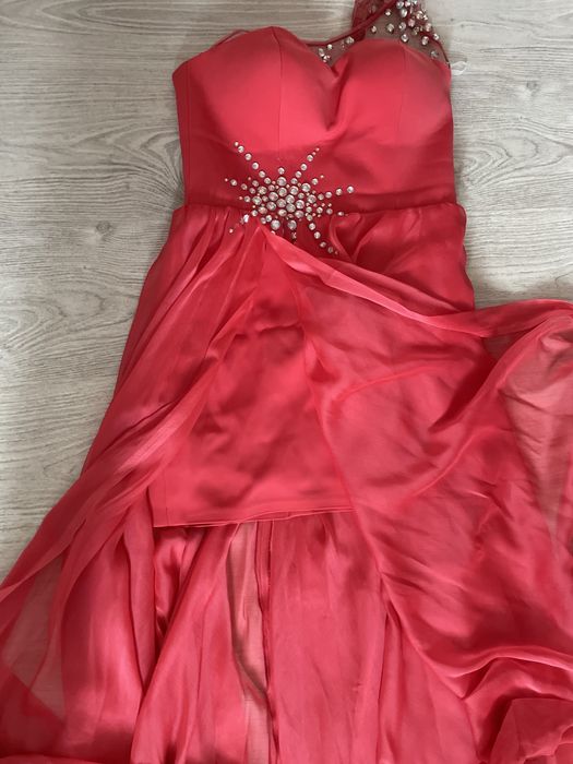 Официална рокля с паети на тюл