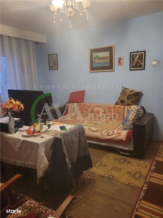 Apartament 3 camere semidecomandat, zona  Ura