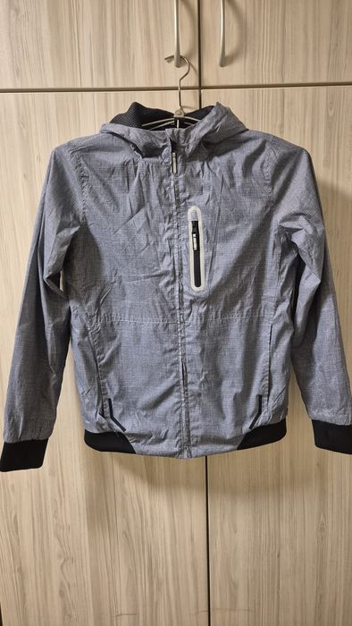 Спортно  яке против вятър