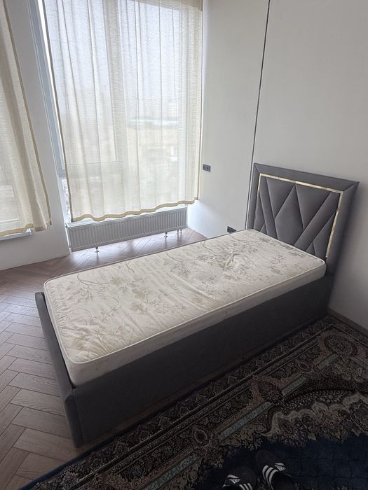 Продам кровать с матрасом
