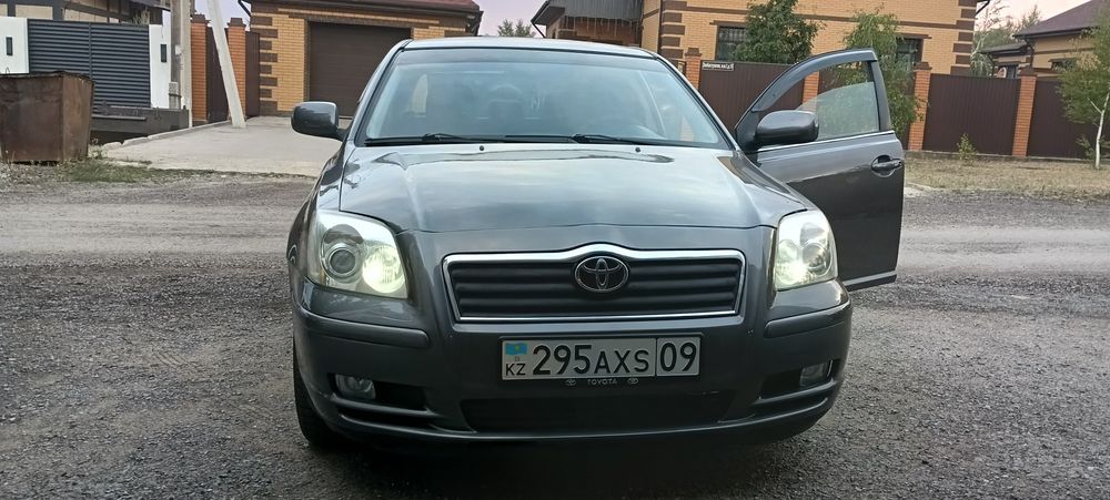 Тойота Авенсис .