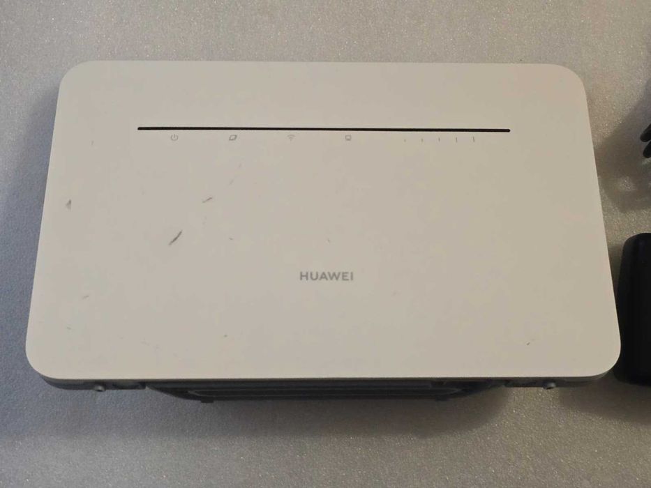 Modem Wireless 4G+ Huawei B535-232, Slot Cartelă SIM, Gigabit Cat.7 300 Mbps, Dual-Band AC1200