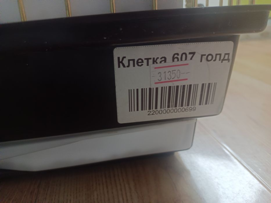 Продам попугаев с клетками.