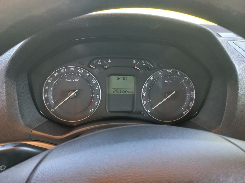 Vând Skoda Octavia 2 1.6 mpi
