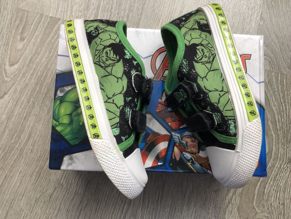 Adidasi tenesi lumini hulk panza