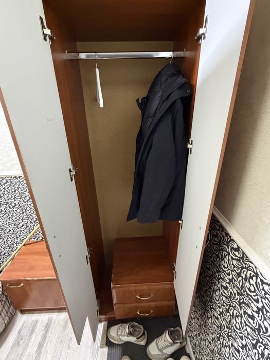 Продам шкаф и тумбочку