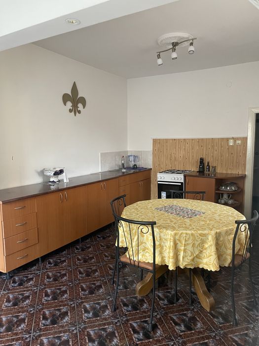 Proprietar,închiriez apartament la casă .