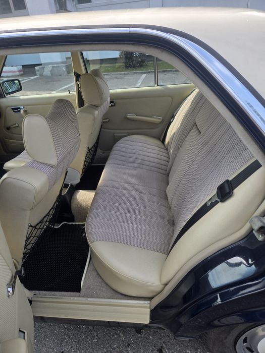 Mercedes 230 an 1976