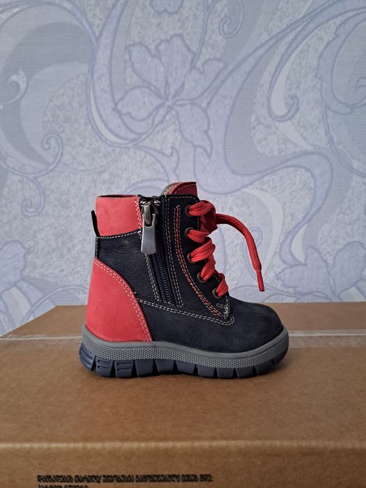 Продам детские ботиночки