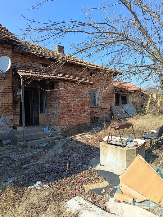 Продава се къща в град Тръстеник