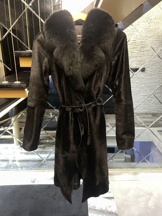 Черно палто от пони с лисица