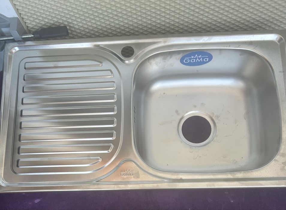 Раковина в кухню.