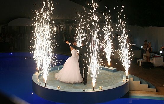 Jocuri de artificii exterioare de zi si seară