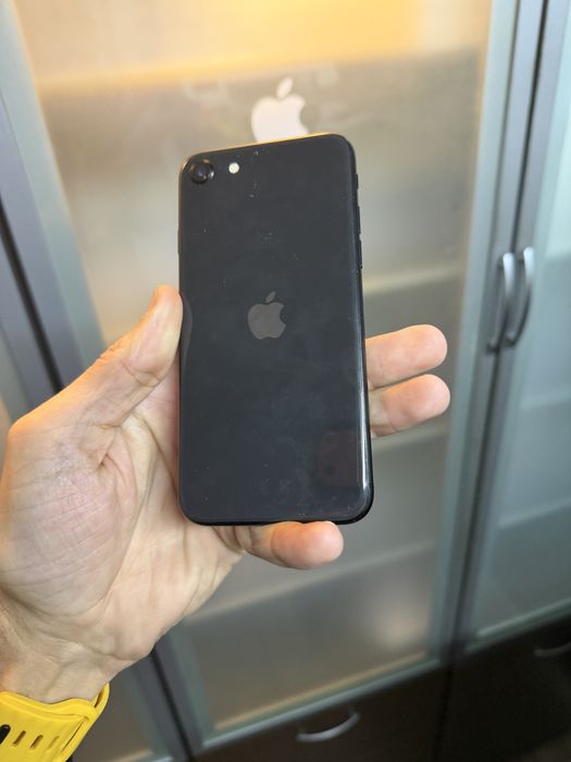 Vand Iphone Se 2020 black