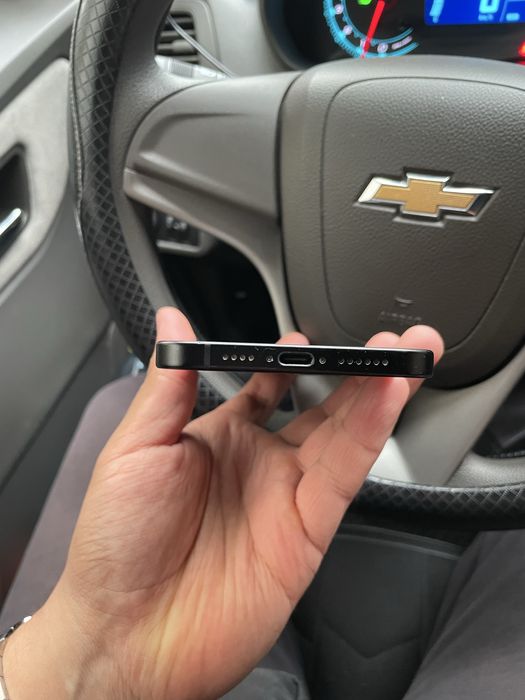 Продам iPhone 15 Plus 128