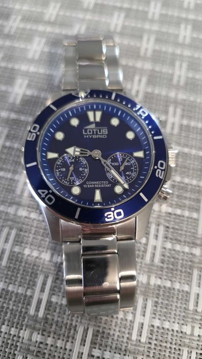 Часовник Lotus Hibrid