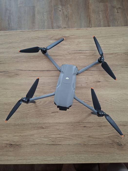 DJI air 3 + куфарче за съхранение