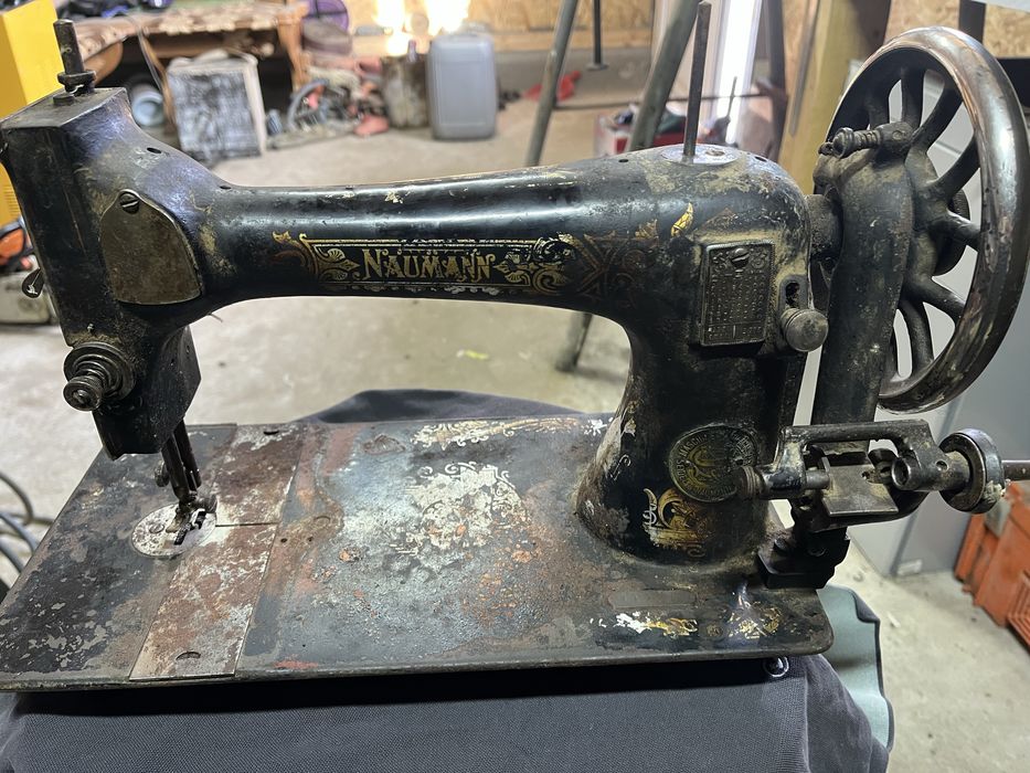 Mașină de cusut Naumann