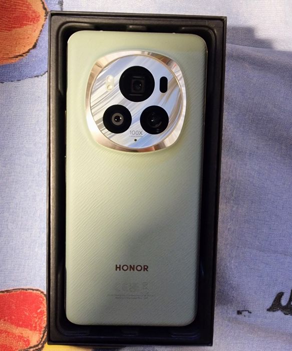 Vând magic 6 pro