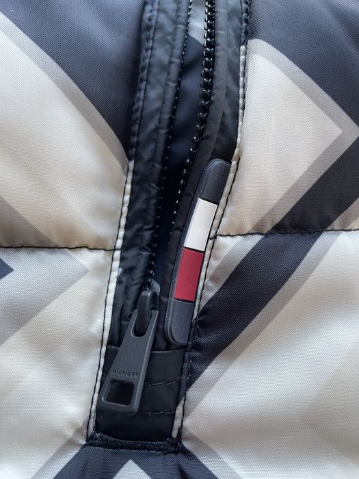 Vestă Tommy Hilfiger noua originala!!!