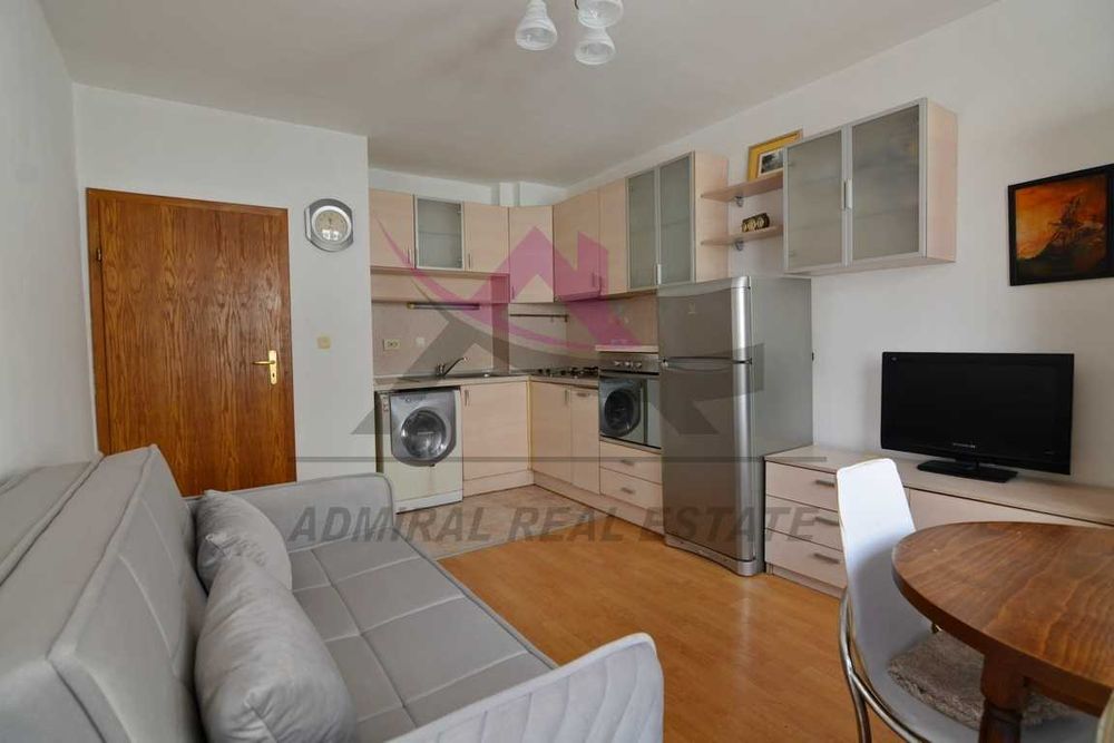 Атрактивен двустаен -Лятно кино