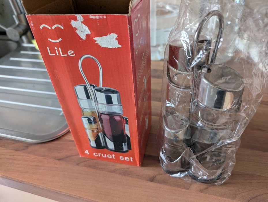 Set oliviera cu 2 sticle ulei/otet si 2 recipiente sare/piper