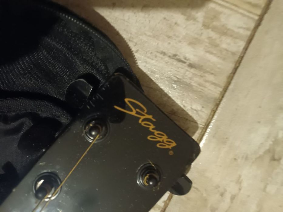 Vând chitară electrica