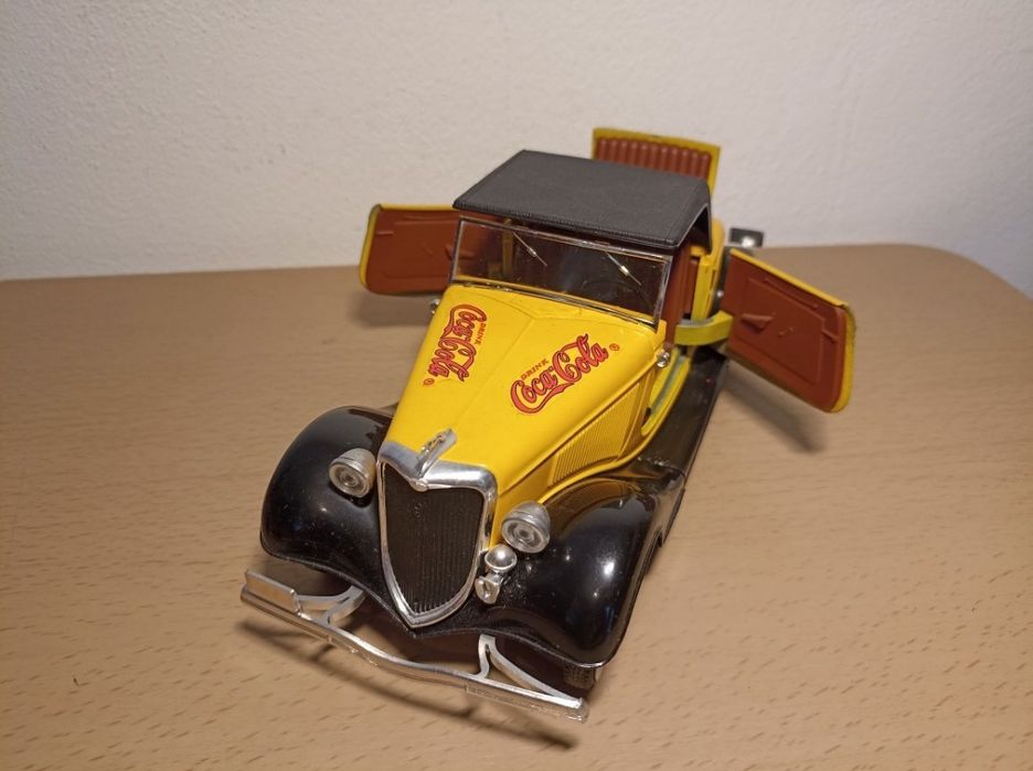 Ford V8 
Scara 1:18
Solido 

Pozele reflectă realitatea. Se vinde exac