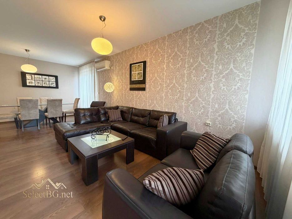 Тристаен панорамен апартамент в центъра на Велико Търново