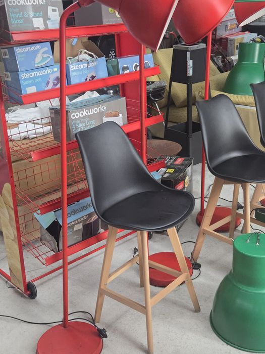 Лампи със стойка за под