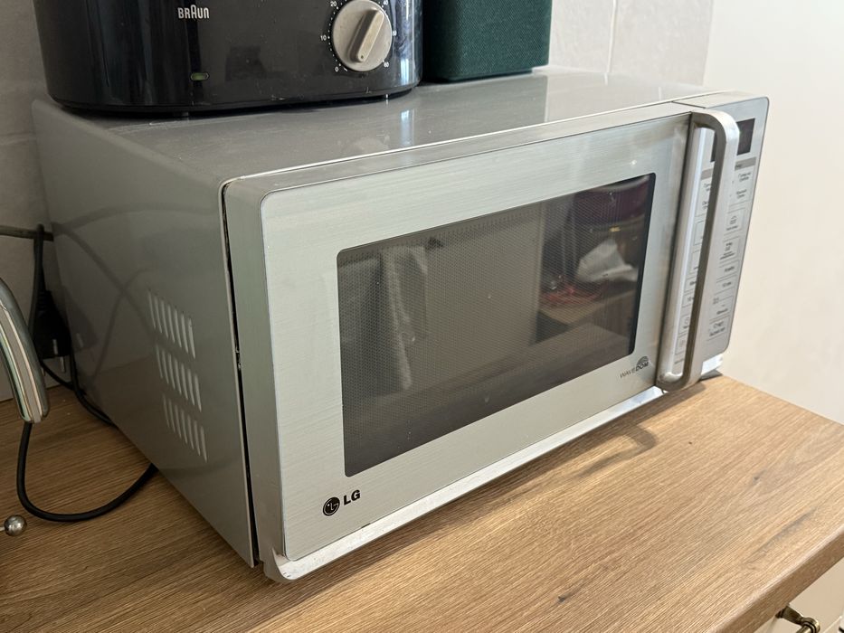 Микроволновка/ Микроволновая печь