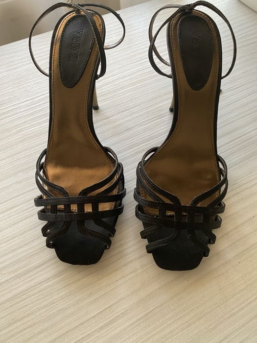 Sandale Zara purtate 1 data fff deosebite din saten si toc auriu din m