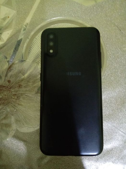 Samsung galaxy a 01 sotiladi