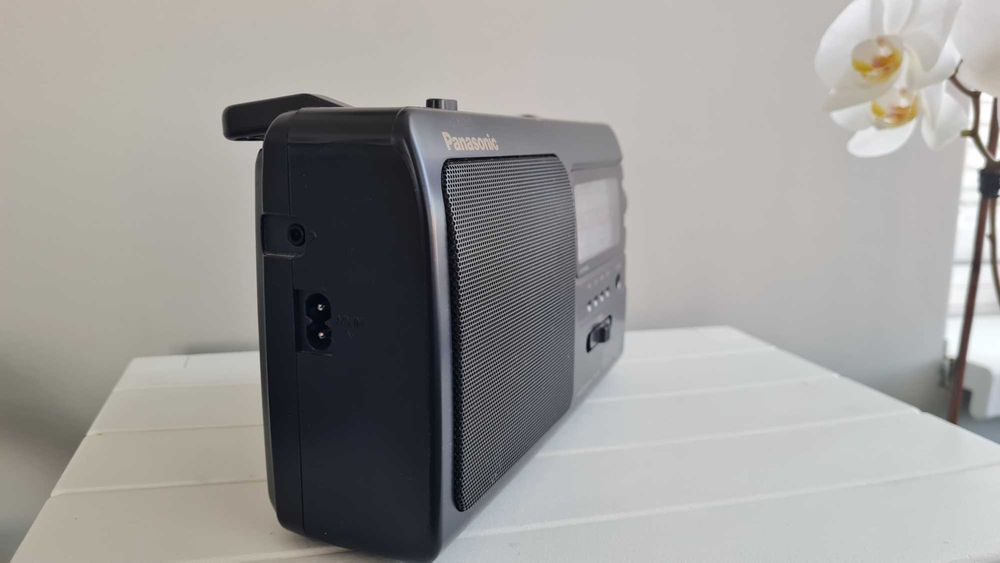 Panasonic RF-3500 – класическо преносимо радио