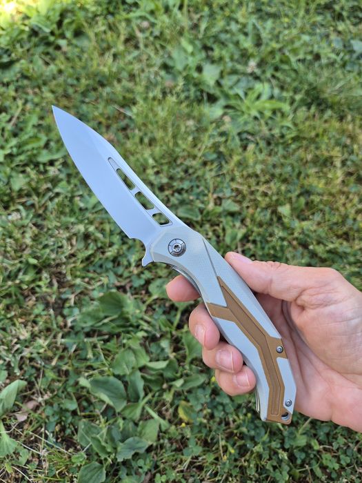 Сгъваем джобен нож ,стомана D2 с двуцветна дръжка,D120